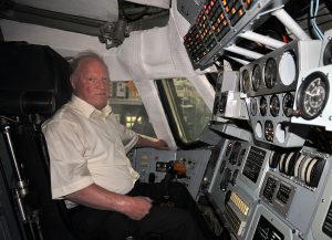 Лётчик-космонавт И.П. Волк в кабине «Бурана»