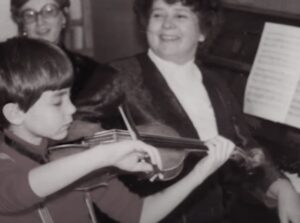 Митрополит Иларион, детское фото, игра на скрипке