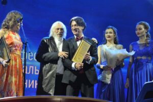Пьер Ришар и Эвклид Кюрдзидис на фестивале "Хрустальный источник"