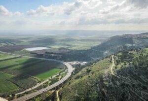 Вид с горы Свержения на гору Фавор