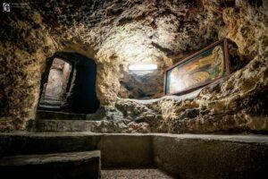 Дом святых Иоакима и Анны, который находится в пещере монастыря.