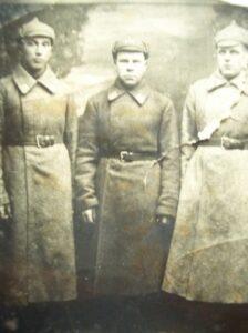Костров Иван Петрович (слева), погиб на фронте.