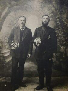 Кузьма Яковлевич Смирнов (слева) с двоюродным братом Иваном Павловичем Павловым.