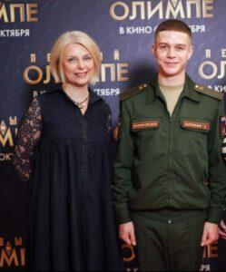 Наталья Мажуга - киноактриса, журналист и актёр Глеб Калюжный Наталья Мажуга - киноактриса, журналист и актёр Глеб Калюжный