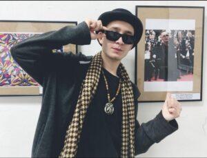 Давид Касич представляет свой блок. Справа на фото: Касич на Канском кинофестивале. Фото слева: графика известной мексиканской художницы Ruth Moran. Давид Касич представляет свой блок. Справа на фото: Касич на Канском кинофестивале. Фото слева: графика известной мексиканской художницы Ruth Moran.