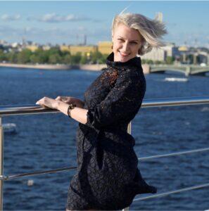 Наталия Мажуга. Санкт-Петербург. Нева. Фото: Галина Кожемяченко Наталия Мажуга. Санкт-Петербург. Нева. Фото: Галина Кожемяченко