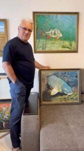 А. Котенёв с картинами А. Котенёв с картинами