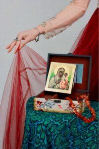 Икона Смоленской Божией Матери, оформленная якутскими алмазами.