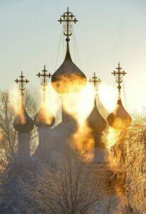 Храм в лучах солнца